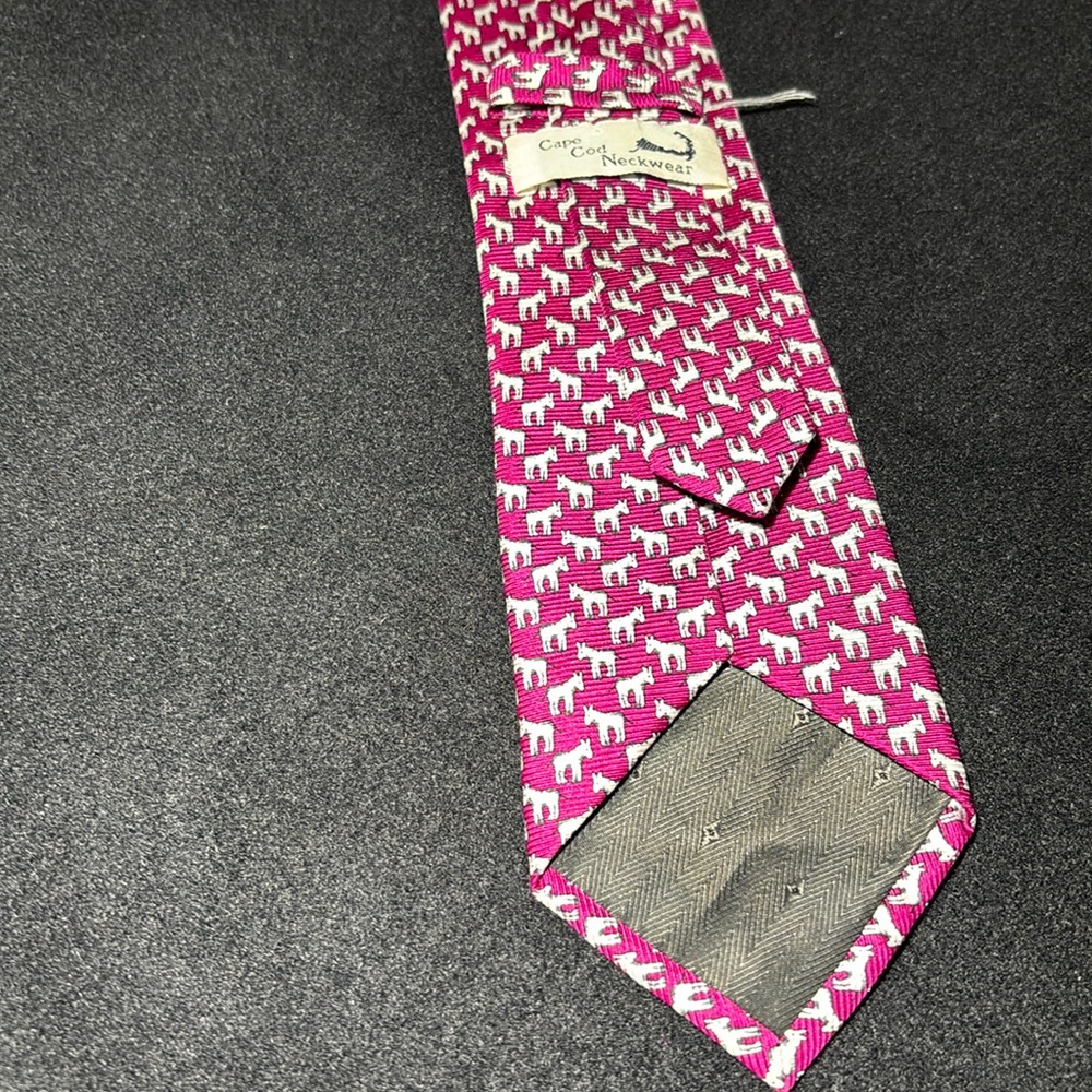 Cape Cod Neckwear Pink Donkey Patterned Men's Tie 100% silk preppy statement tie - Picture 5 of 12